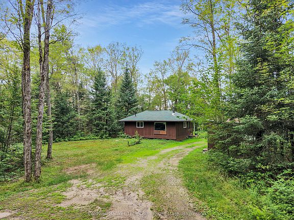 3rd image of 2622 Chetwynd Rd