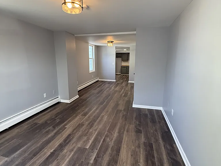 116 E 2nd St — Photo 5