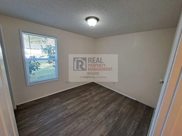 3605 Landau Ave NE — Photo 16