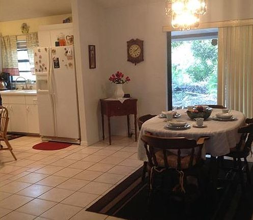 5th image of 944 Blossom Dr