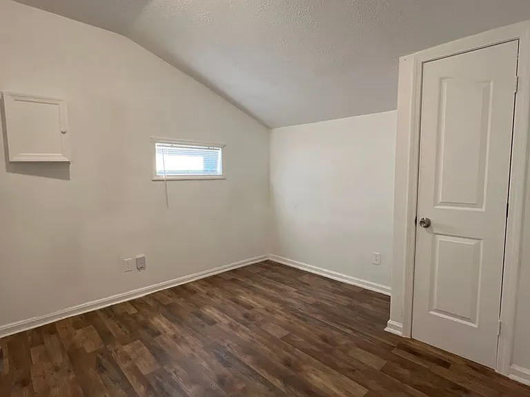 142.5 N Russell St — Photo 11