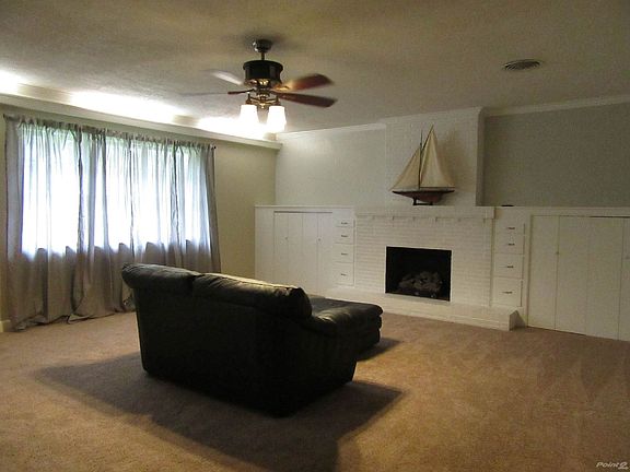 GAS LOG FIREPLACE