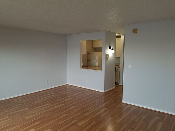 4th image of 25-40 Shore Blvd #1L