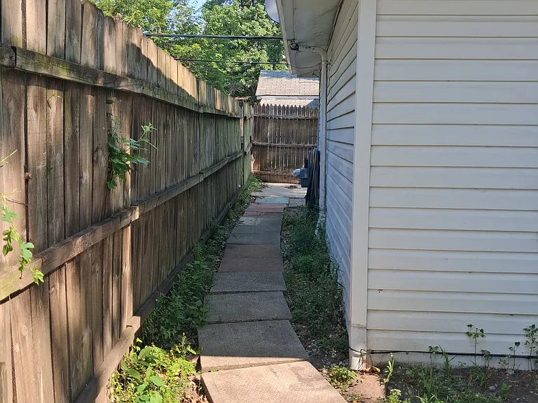 533 E Milton Ave — Photo 4