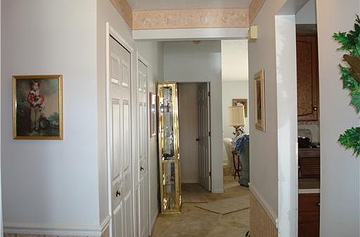 3rd image of 1924 Stonehedge Ln