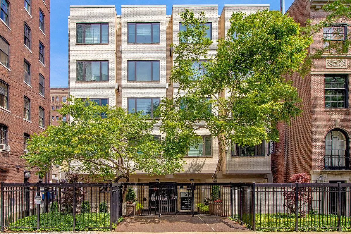 20 E. Scott Street — Photo 1