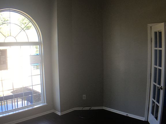 5th image of 714 Woodlake Dr