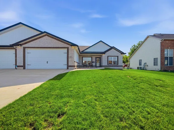 215 Cypress Point, Washington, IL 61571