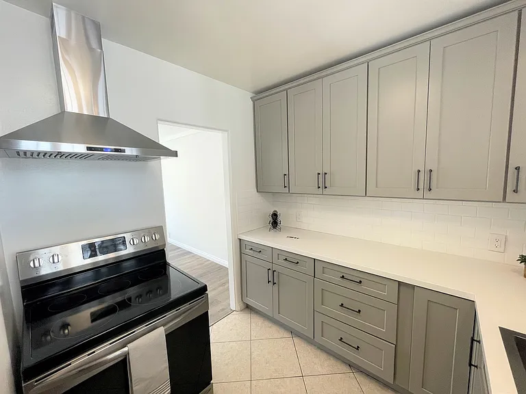 285 W. California Blvd — Photo 1