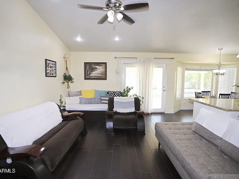 1317 E San Angelo Ave — Photo 16