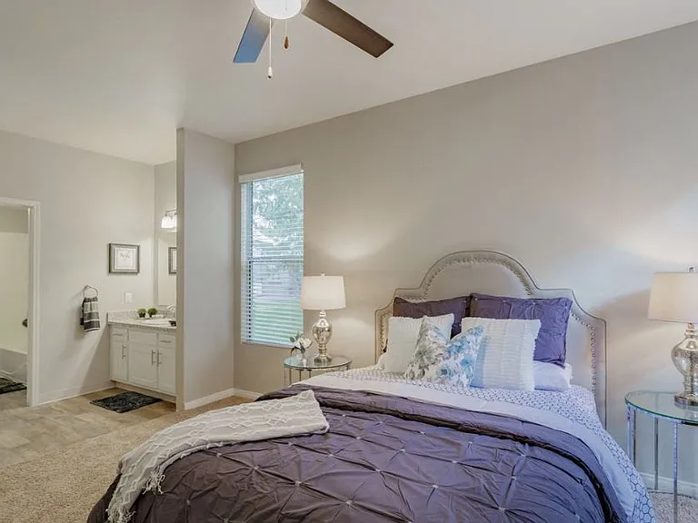 EASTLAND HILLS APARTMENTS — Photo 2
