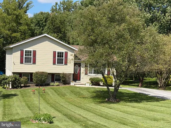 13 Foxtail Ct, Shrewsbury, PA 17361