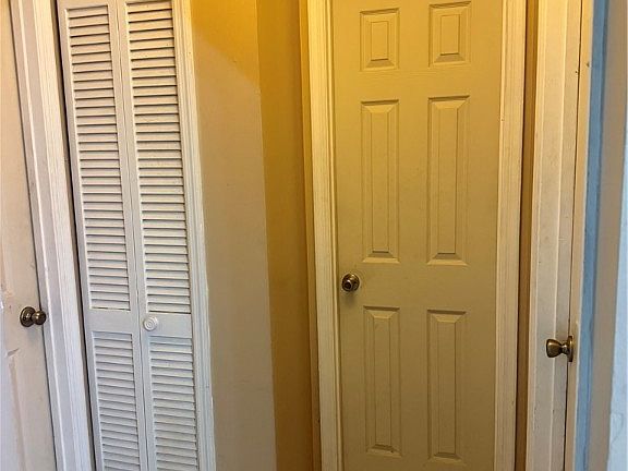 5th image of 1049 SW Kant Ave