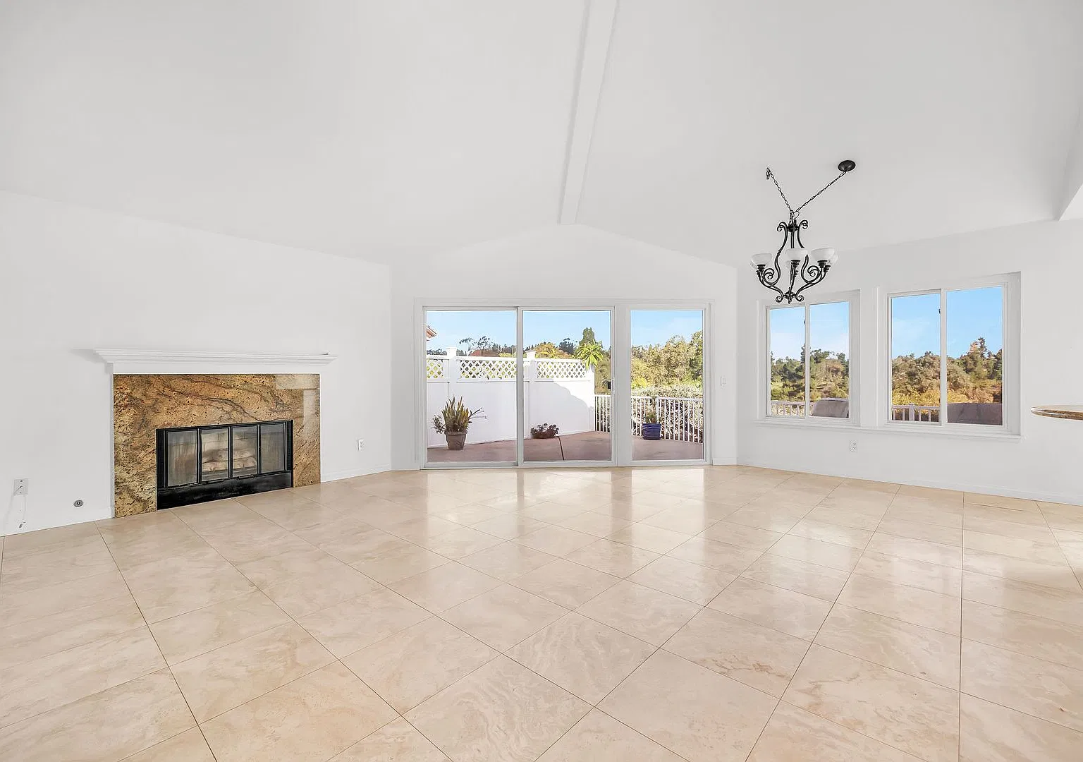 Beautiful Hillside Home in The Colony at Lake San Marcos! — Photo 3