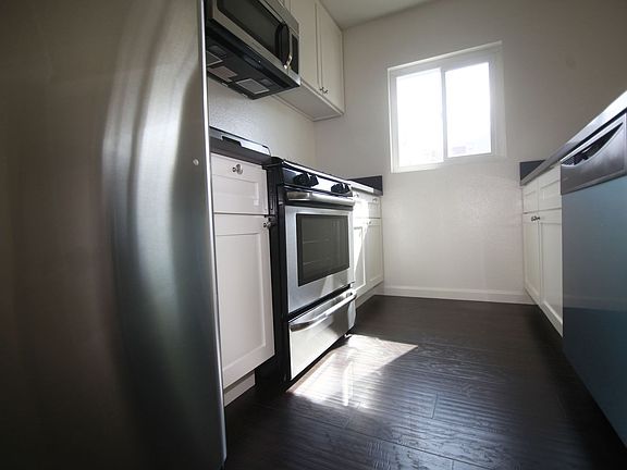 4th image of 321 S Berendo St APT 201