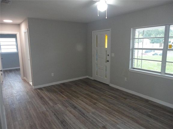 5th image of 2712 Sunshine Dr S