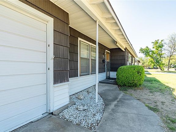 3rd image of 1213 Lawrence Dr