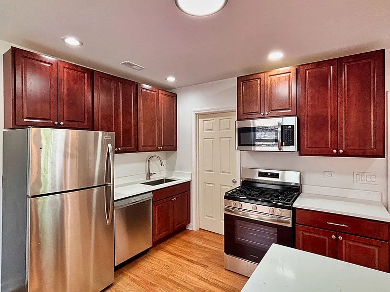 1627 W Superior St #3F — Photo 4