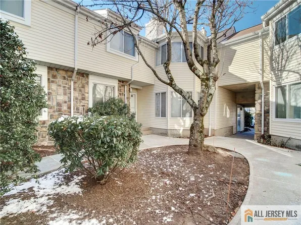 1088 Schmidt Ln, North Brunswick, NJ 08902