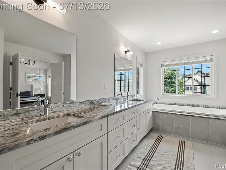 1049 Chapin Ave — Photo 21