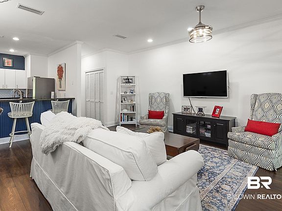 5th image of 4615 Nancy Ln APT 3