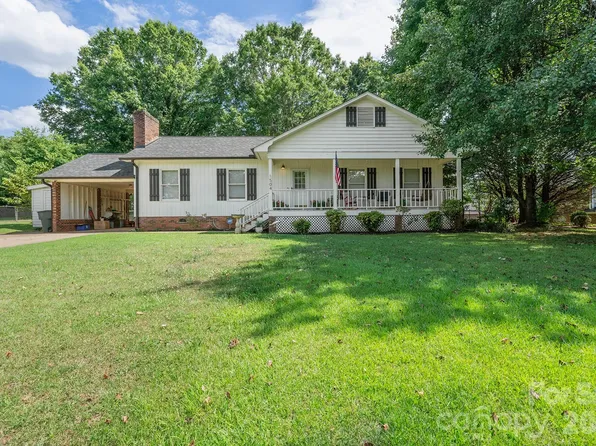 1504 2nd St NE, Conover, NC 28613