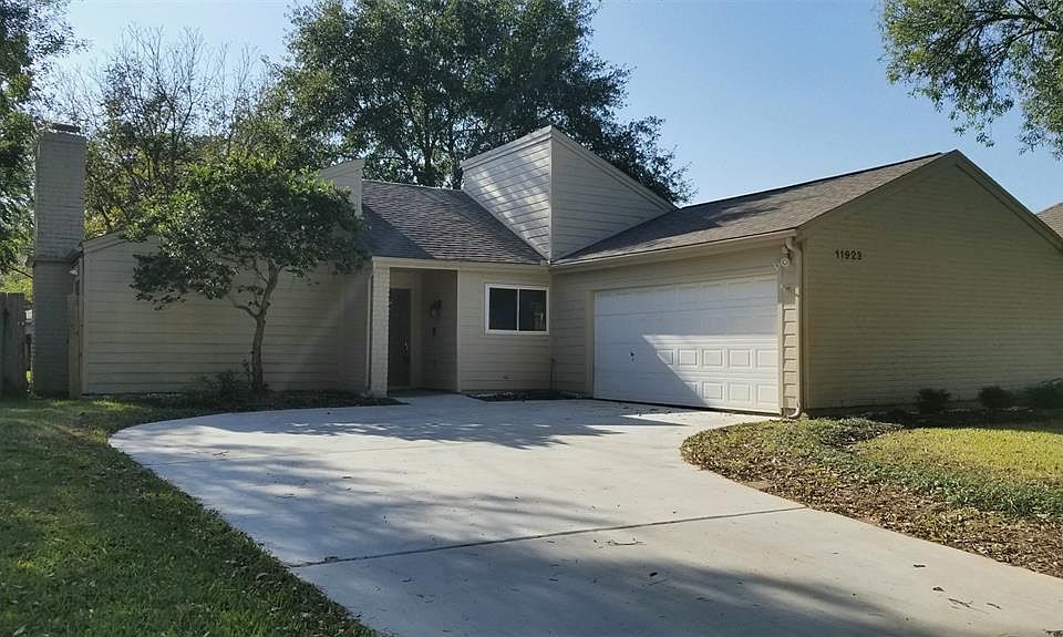 1st image of 11923 Briar Forest Dr