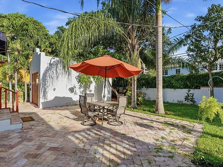 1137 Asturia Ave — Photo 15