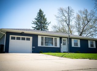 3914 Knoll Ridge Dr, Cedar Falls, IA 50613