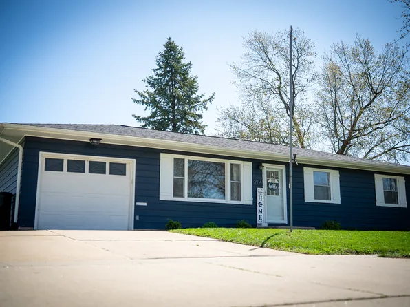 3914 Knoll Ridge Dr, Cedar Falls, IA 50613