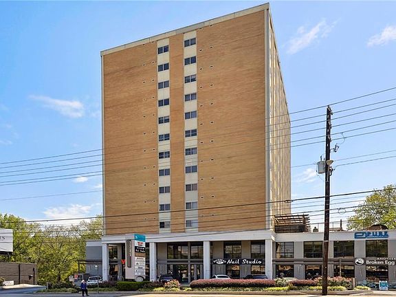 2nd image of 2285 Peachtree Rd NE Unit 404