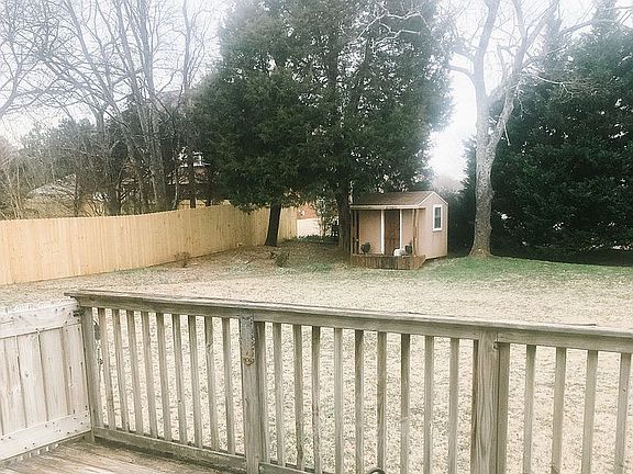 3rd image of 219 Wainscott Dr