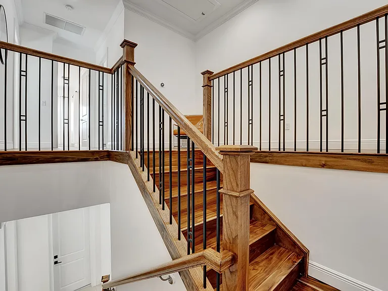 500 NE Wavecrest Way — Photo 37