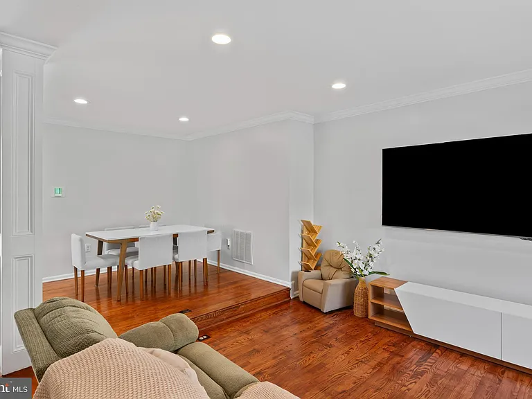 10267 Green Holly Ter — Photo 7