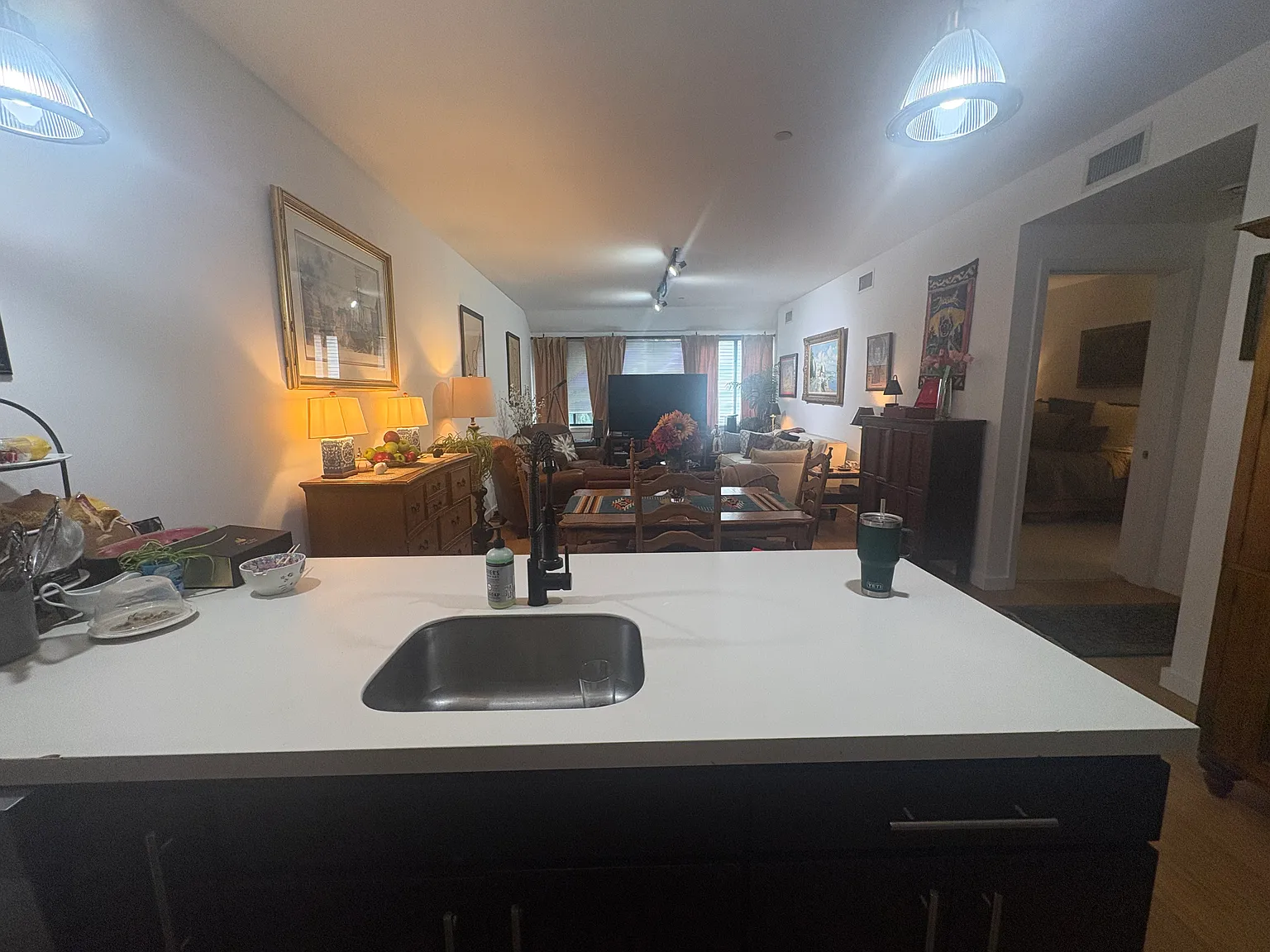 1 bed, 1050 sqft, $2,850 — Photo 2