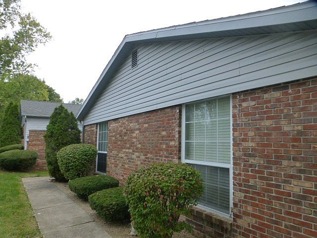 2nd image of 561 E Waterloo Ct