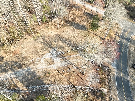 3rd image of 393 Fall Creek Rd