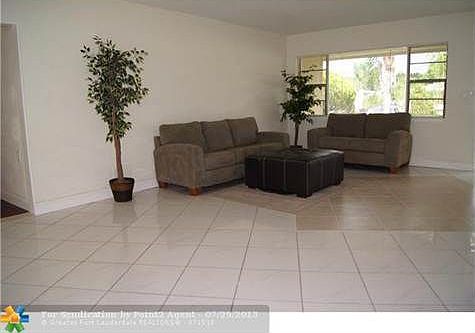 2nd image of 661 E Melrose Cir