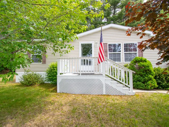 39 Town & Country Drive, Lisbon, ME 04250
