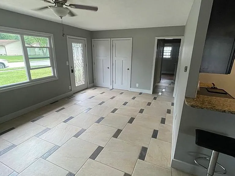 W William Dr — Photo 10