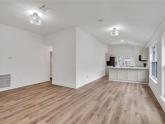 5th image of 3546 Meadow Park Ln