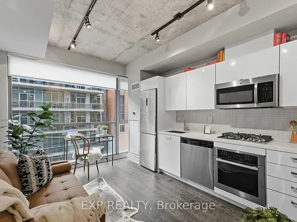 39 Brant St #416, Toronto, ON M5V 0M8