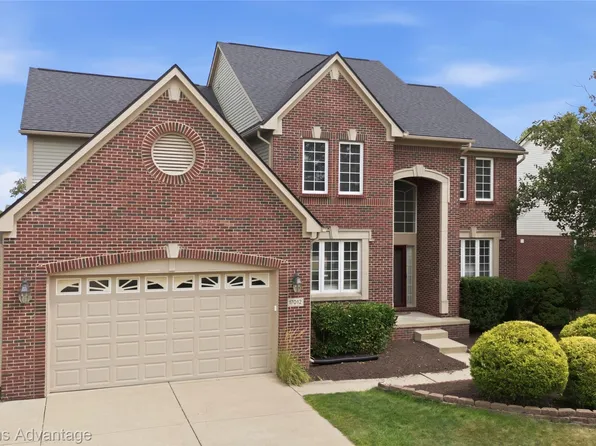 17012 Algonquin Dr, Northville, MI 48168