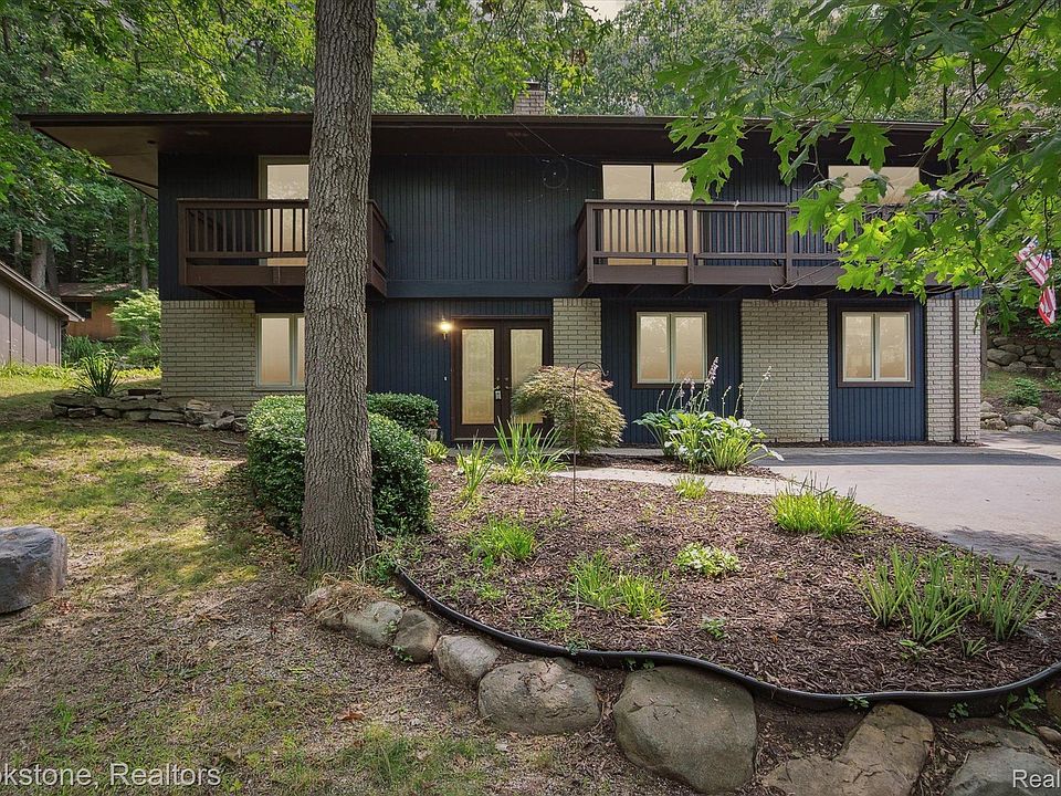 1st image of 6884 Deerhill Dr
