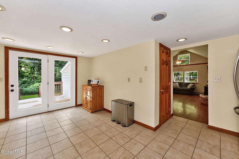 3rd image of 600 Riverview Road