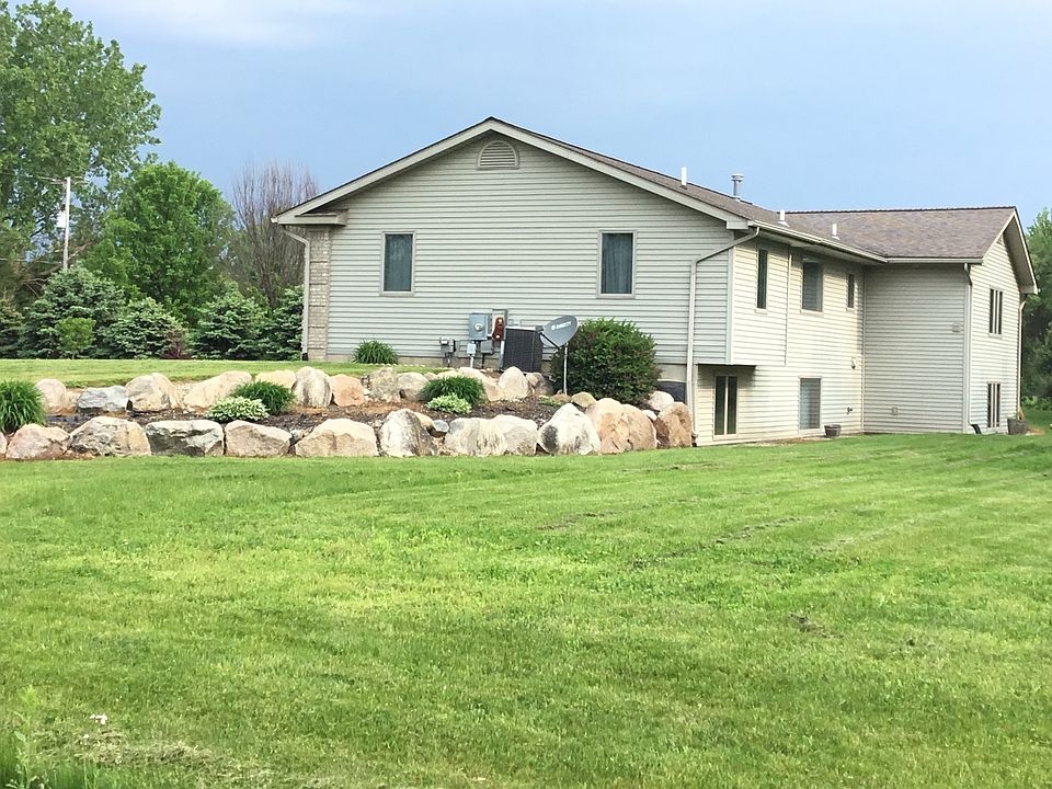 2nd image of 10014 N Elms Rd