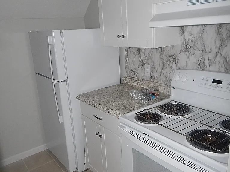 73 Husson Ave #D — Photo 11