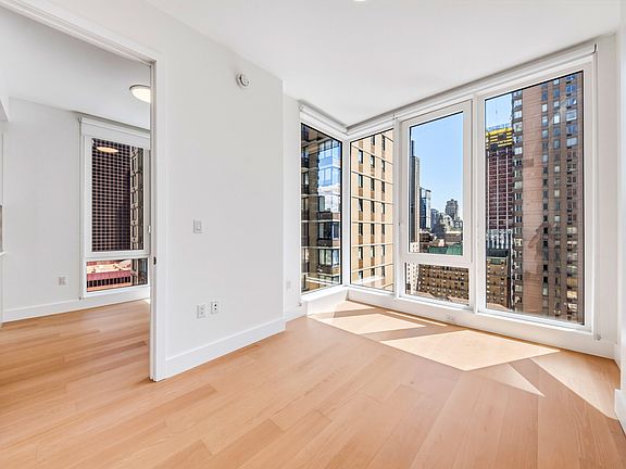 5th image of 250 W 49th St #82305