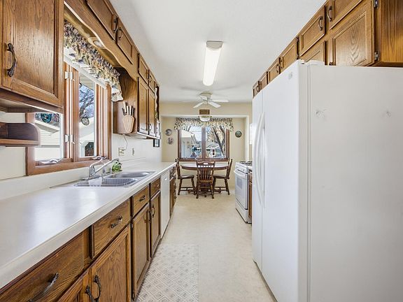 5th image of 305 21st Ave N