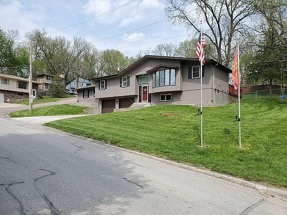2nd image of 805 Valley Dr